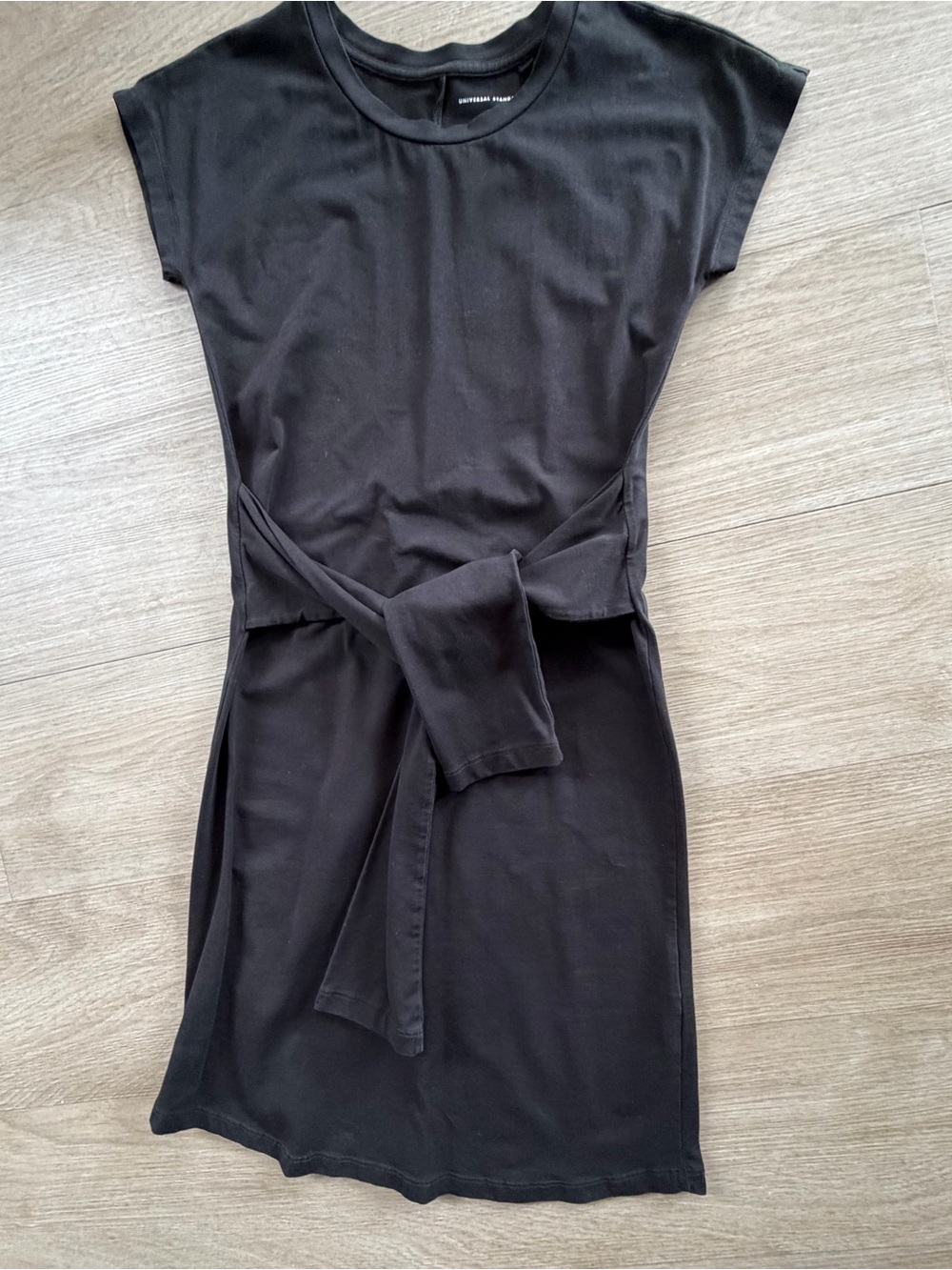 Universal Standard Misa Jersey Short-Sleeve Tie-Waist Midi Dress in Black